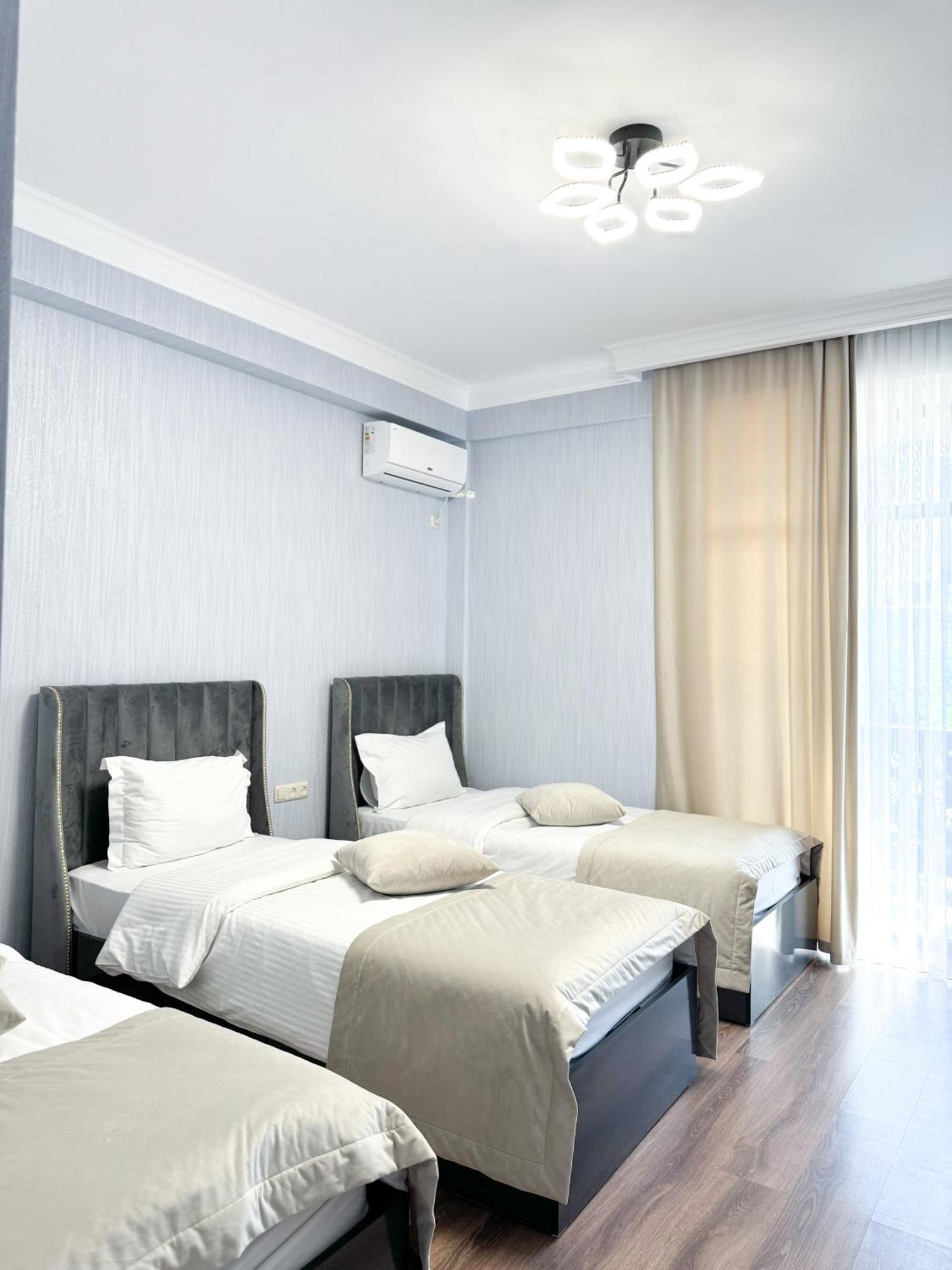 Armenia Hotel Ереван Экстерьер фото