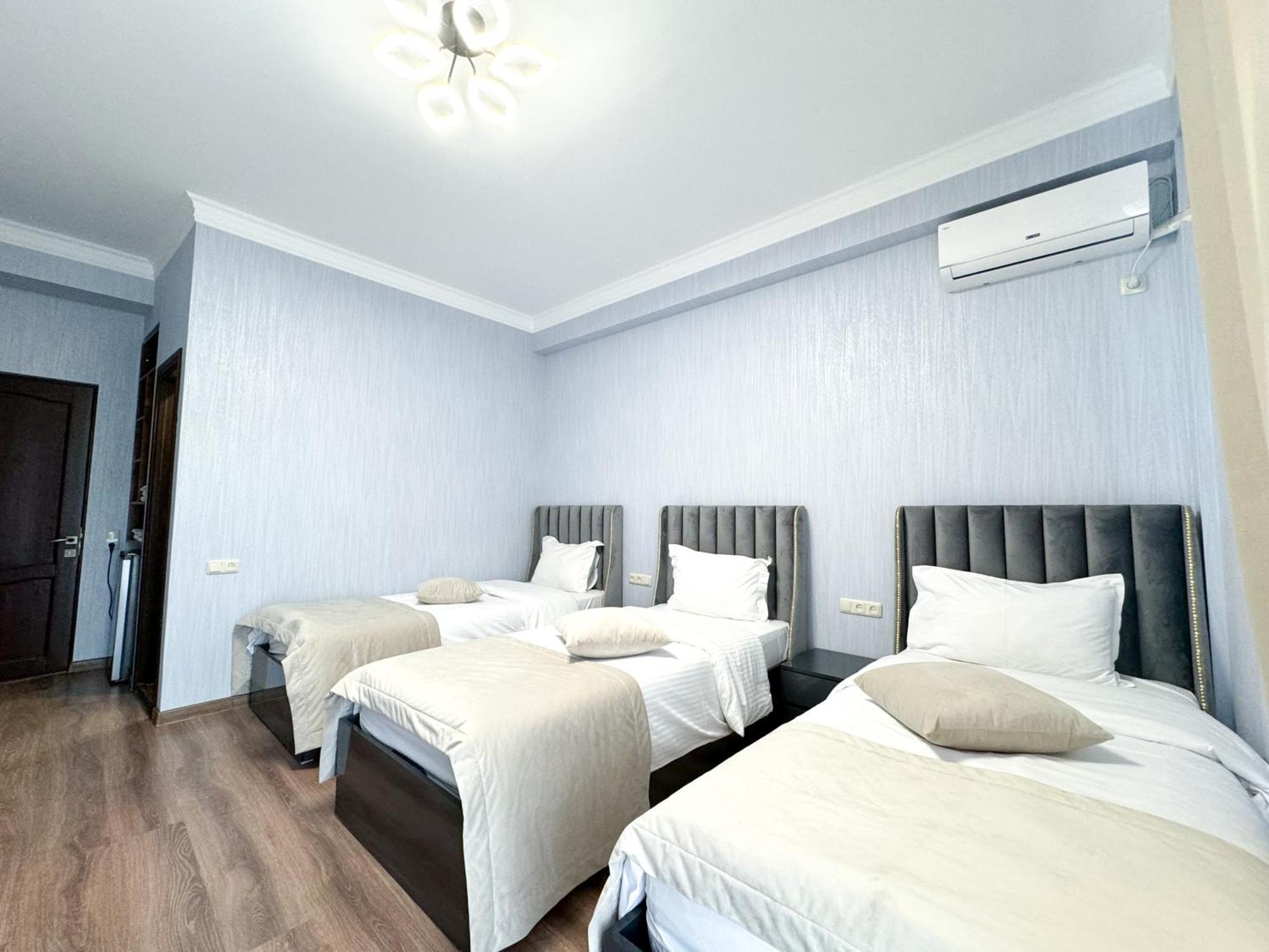 Armenia Hotel Ереван Экстерьер фото